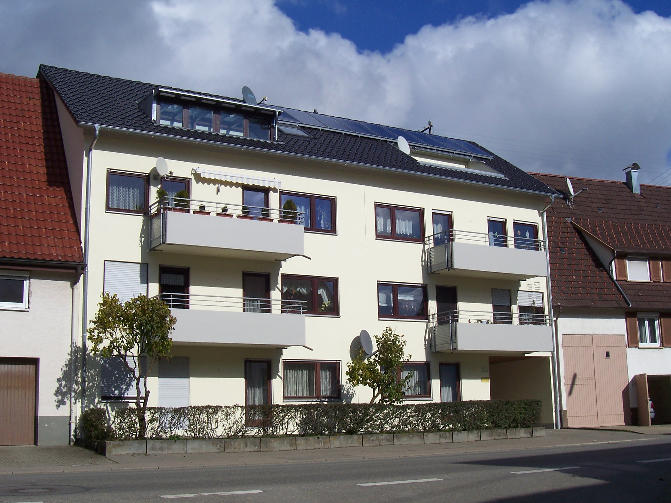 Strassenansicht nach Sanierung